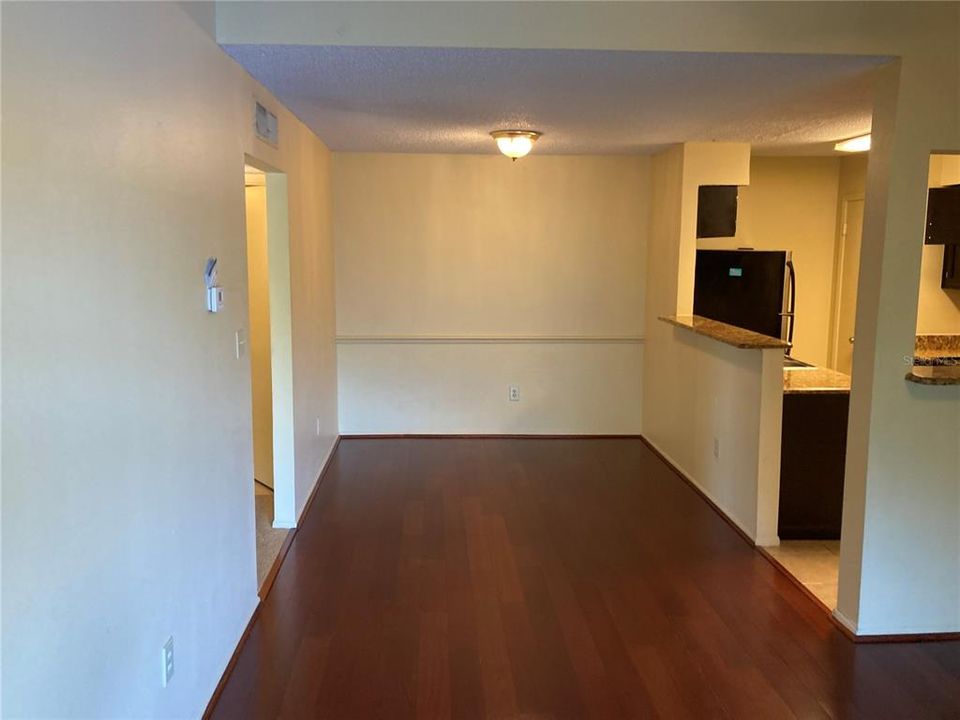 For Rent: $1,295 (1 beds, 1 baths, 800 Square Feet)