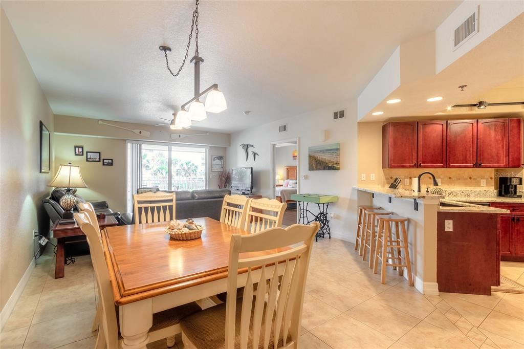 For Sale: $424,900 (2 beds, 2 baths, 1389 Square Feet)