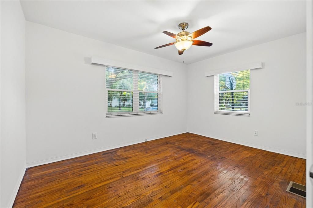 For Sale: $338,000 (2 beds, 1 baths, 1105 Square Feet)