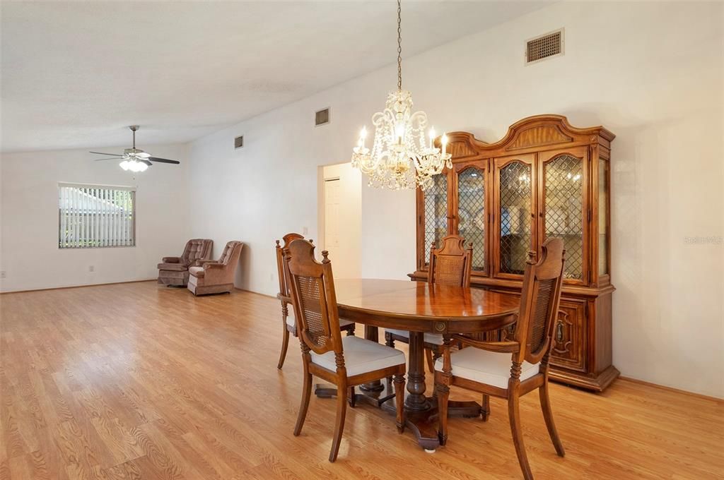 Vaulted ceiling in spacious dining area and great room