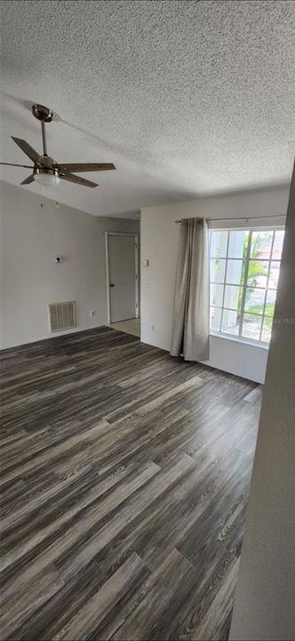 For Sale: $324,900 (3 beds, 2 baths, 1242 Square Feet)