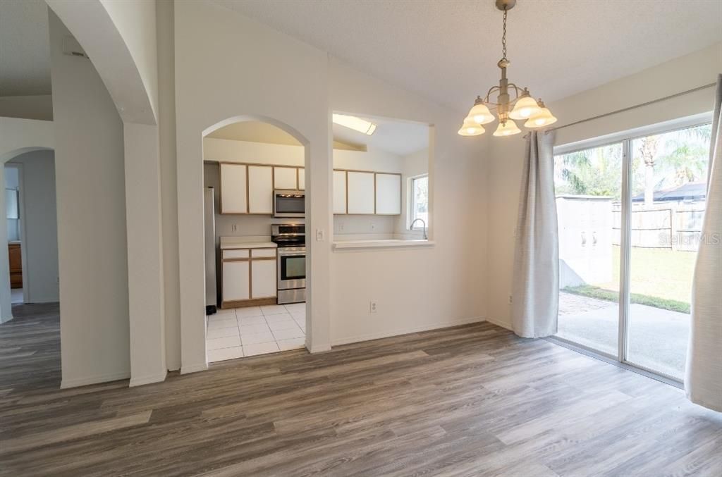 For Sale: $324,900 (3 beds, 2 baths, 1242 Square Feet)