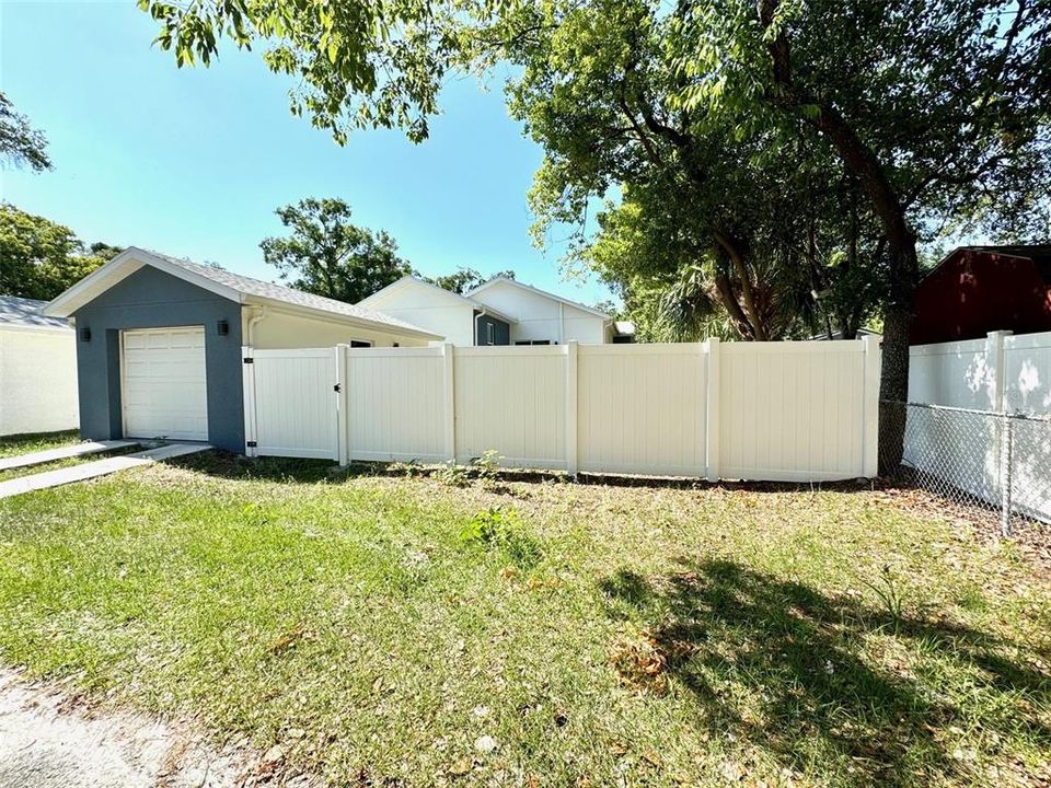 Active With Contract: $3,500 (3 beds, 2 baths, 1580 Square Feet)