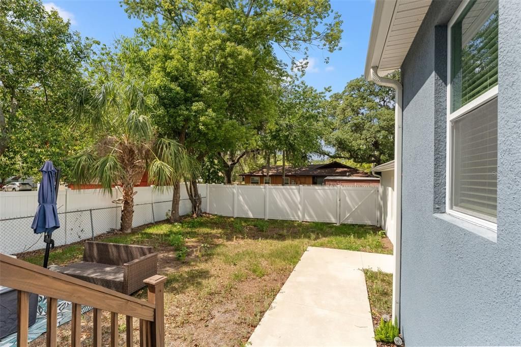 Active With Contract: $3,500 (3 beds, 2 baths, 1580 Square Feet)