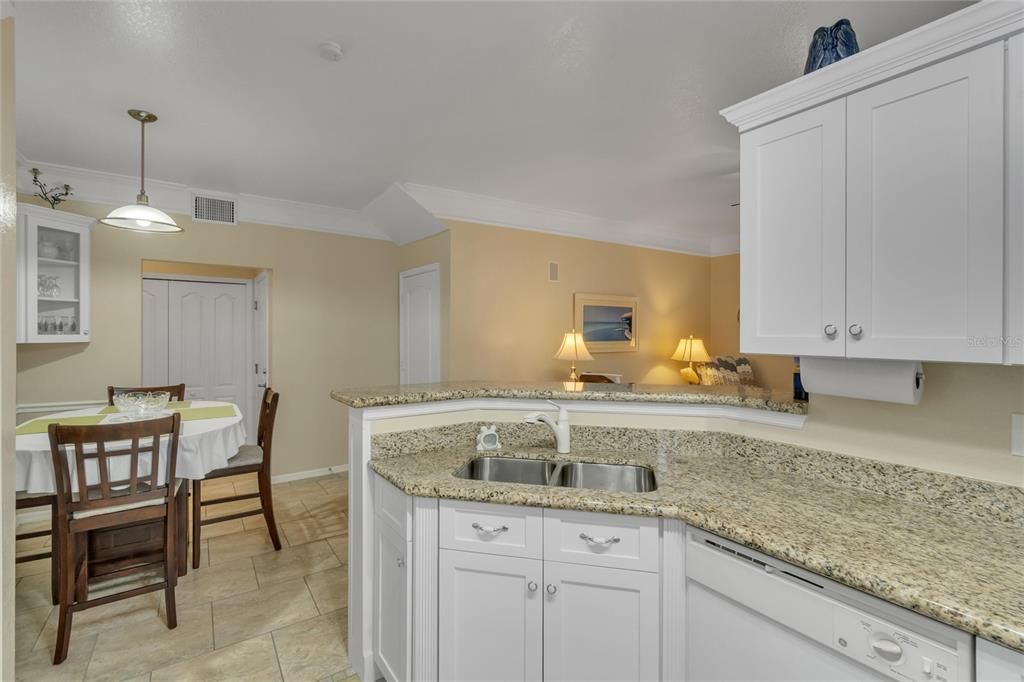For Sale: $299,950 (2 beds, 2 baths, 1066 Square Feet)