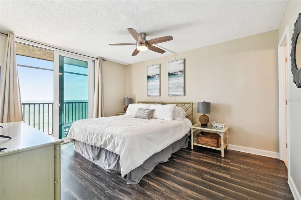 For Sale: $975,000 (2 beds, 2 baths, 1190 Square Feet)