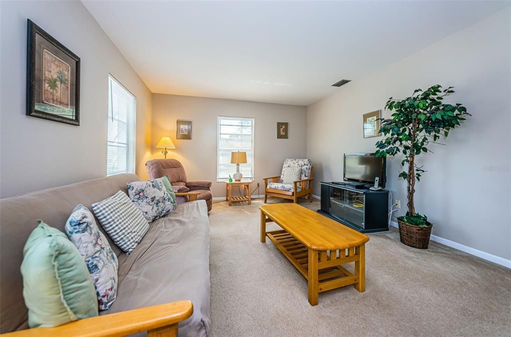 Active With Contract: $159,000 (1 beds, 1 baths, 850 Square Feet)