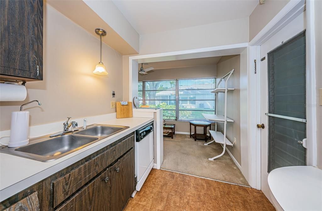 Active With Contract: $159,000 (1 beds, 1 baths, 850 Square Feet)