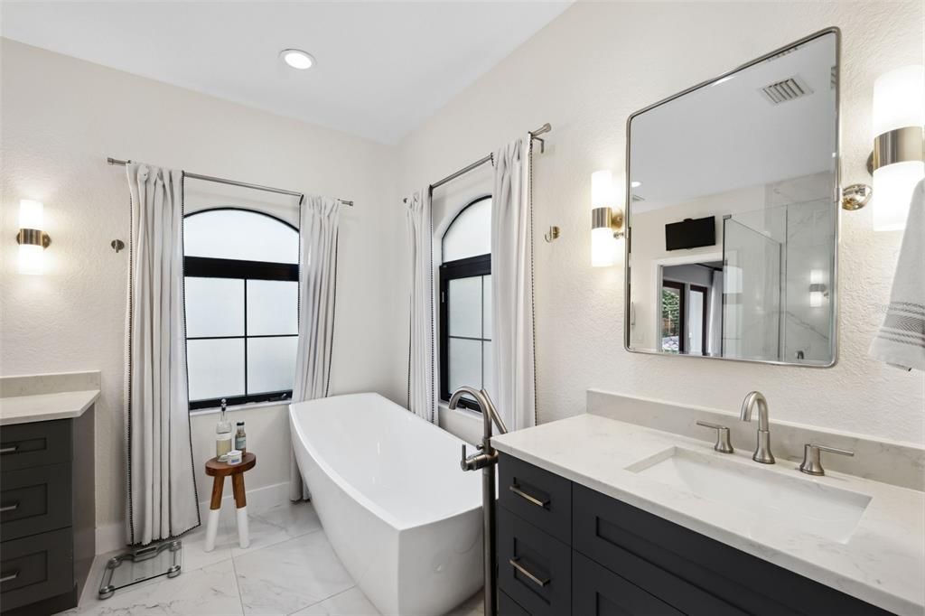 Active With Contract: $2,100,000 (4 beds, 3 baths, 2618 Square Feet)