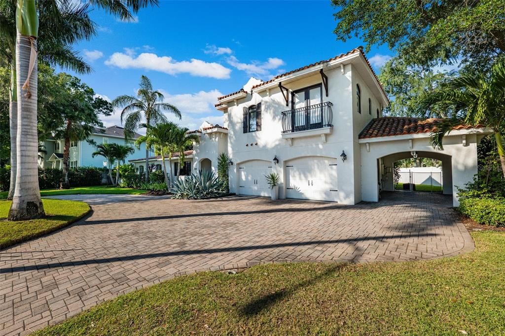 Active With Contract: $2,100,000 (4 beds, 3 baths, 2618 Square Feet)