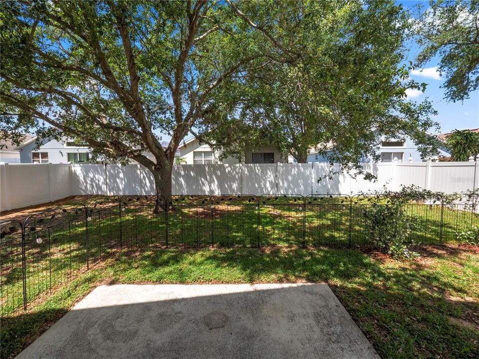 Active With Contract: $289,000 (3 beds, 2 baths, 1372 Square Feet)