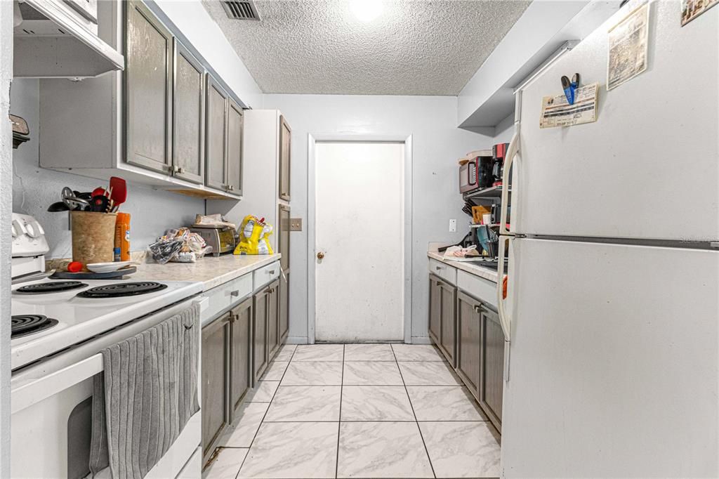 For Sale: $200,000 (2 beds, 2 baths, 1194 Square Feet)