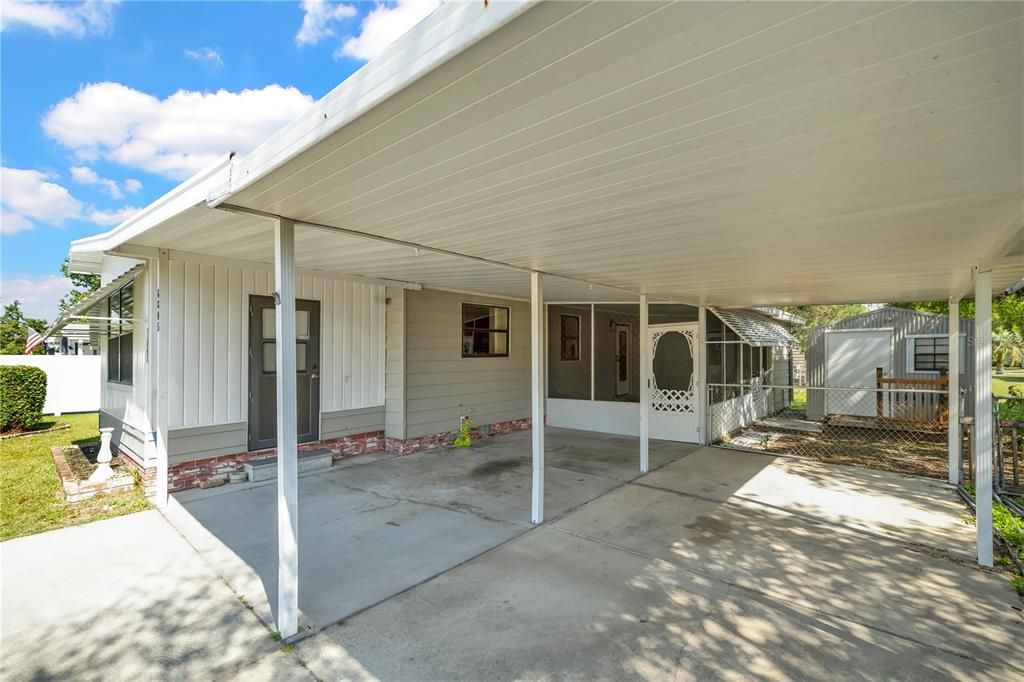 Active With Contract: $139,900 (2 beds, 2 baths, 1040 Square Feet)