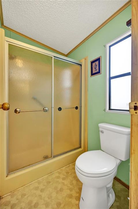 Active With Contract: $139,900 (2 beds, 2 baths, 1040 Square Feet)