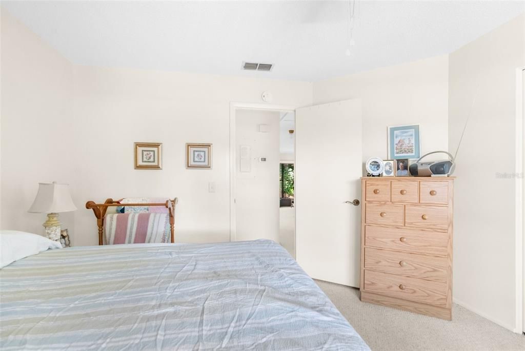 Active With Contract: $167,000 (1 beds, 1 baths, 767 Square Feet)