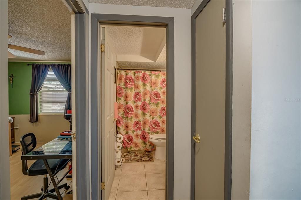 For Sale: $275,000 (2 beds, 1 baths, 1080 Square Feet)