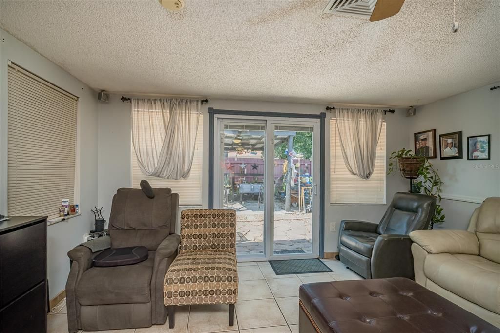 For Sale: $275,000 (2 beds, 1 baths, 1080 Square Feet)