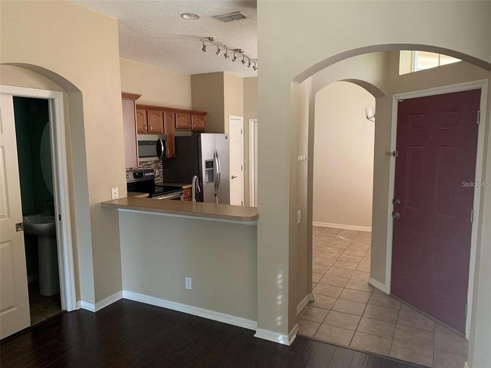 For Rent: $2,050 (2 beds, 2 baths, 1692 Square Feet)