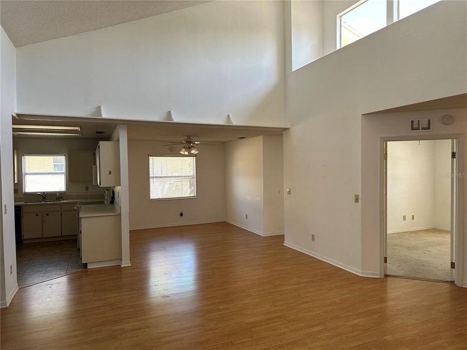 Active With Contract: $265,000 (3 beds, 2 baths, 1716 Square Feet)