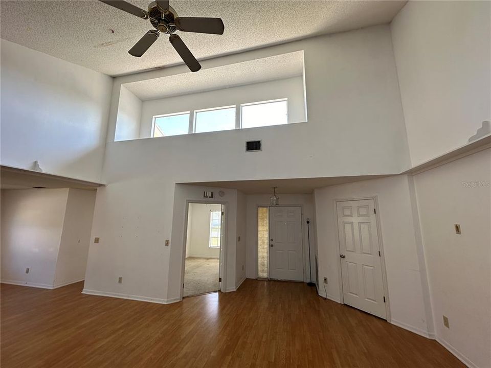 For Sale: $265,000 (3 beds, 2 baths, 1716 Square Feet)