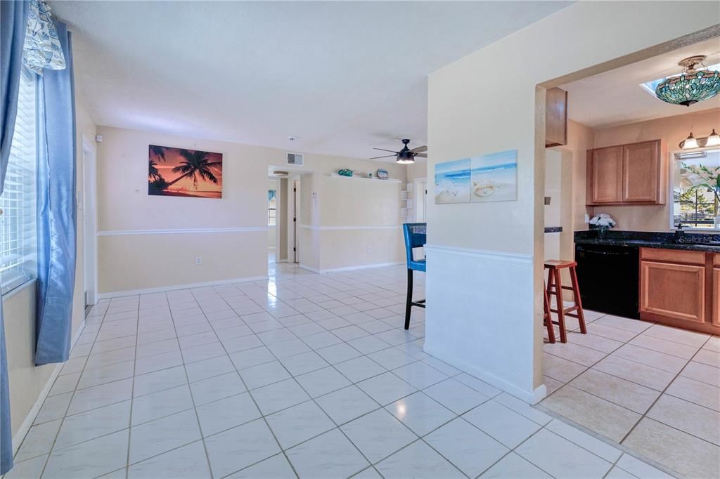 For Sale: $400,000 (3 beds, 2 baths, 1456 Square Feet)