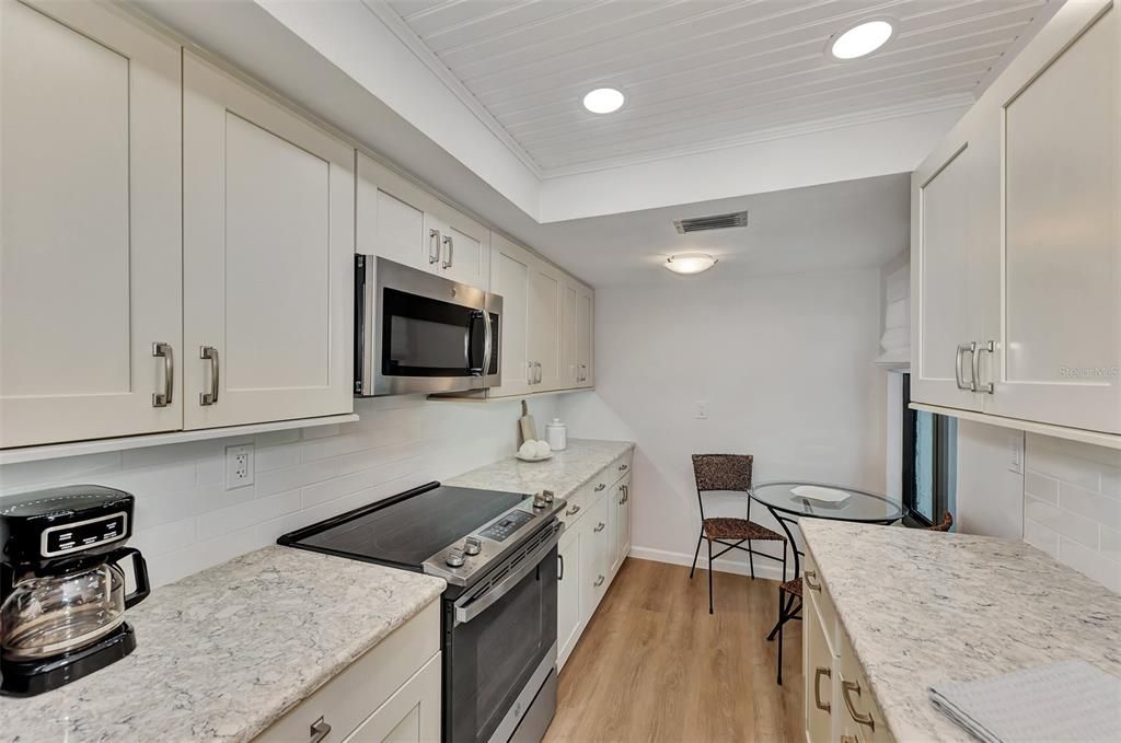 For Sale: $749,900 (2 beds, 2 baths, 1237 Square Feet)