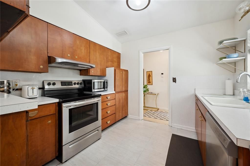 For Sale: $319,900 (3 beds, 1 baths, 1170 Square Feet)