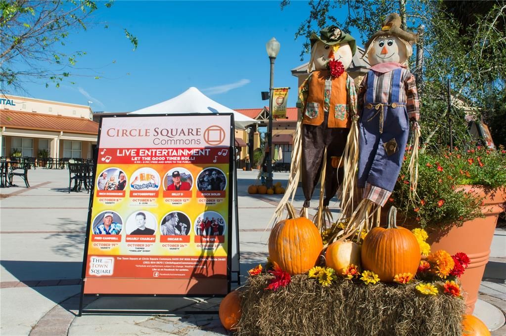 Circle Square Commons has a farmer's market and entertainment at night