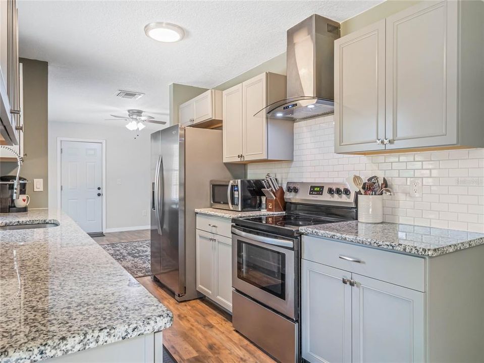 Active With Contract: $339,900 (3 beds, 2 baths, 1276 Square Feet)