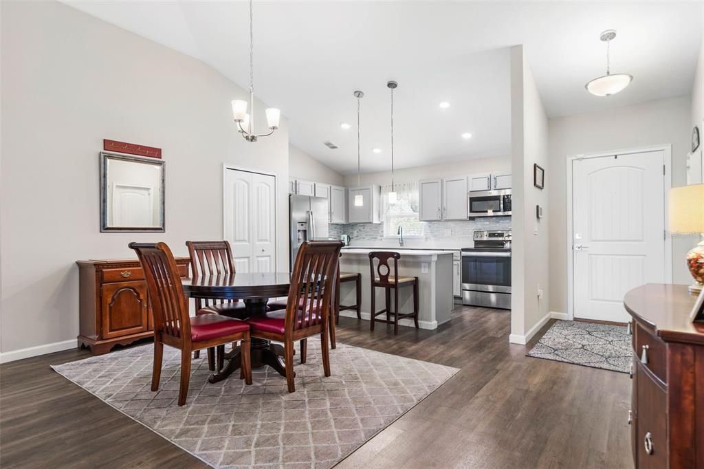 Active With Contract: $314,900 (3 beds, 2 baths, 1500 Square Feet)