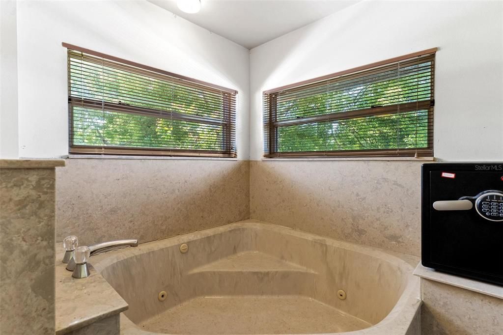 На продажу: $599,000 (4 спален, 3 ванн, 3290 Квадратных фут)