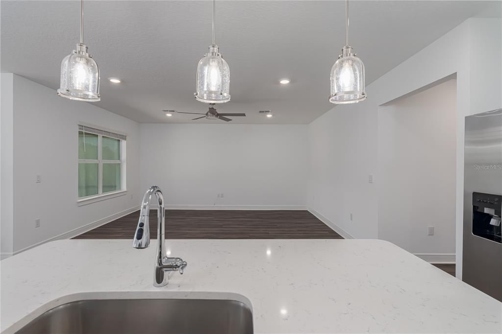 Active With Contract: $2,750 (3 beds, 2 baths, 1661 Square Feet)