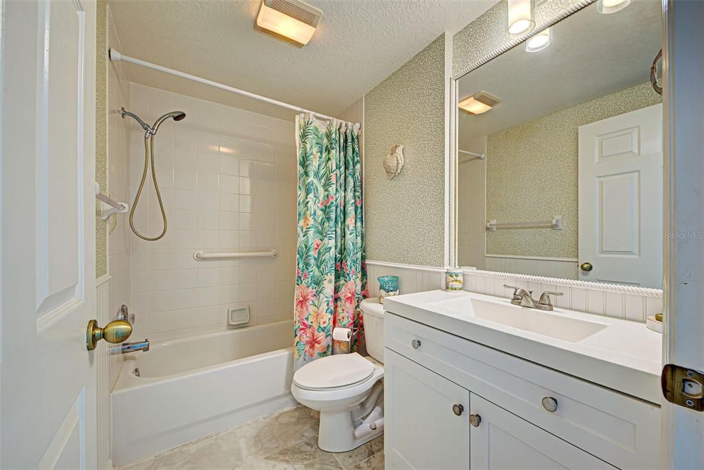 2nd full bathroom, near 2nd bedroom is just right for guest.