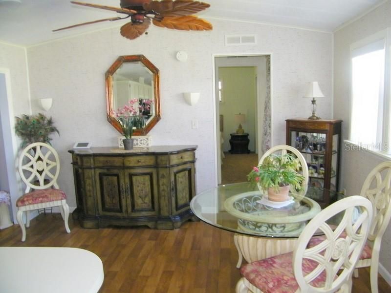 For Sale: $119,900 (2 beds, 1 baths, 840 Square Feet)