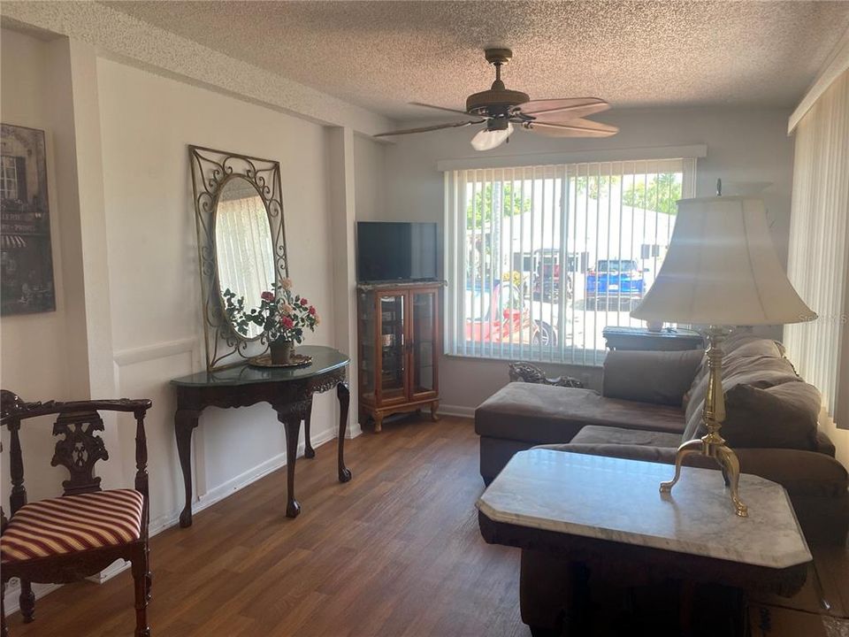 Active With Contract: $119,900 (2 beds, 1 baths, 840 Square Feet)
