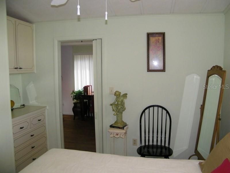 For Sale: $119,900 (2 beds, 1 baths, 840 Square Feet)