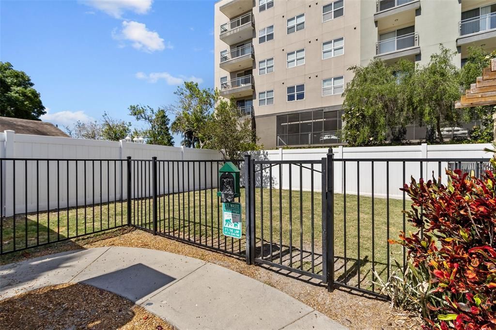 Active With Contract: $280,000 (2 beds, 1 baths, 864 Square Feet)