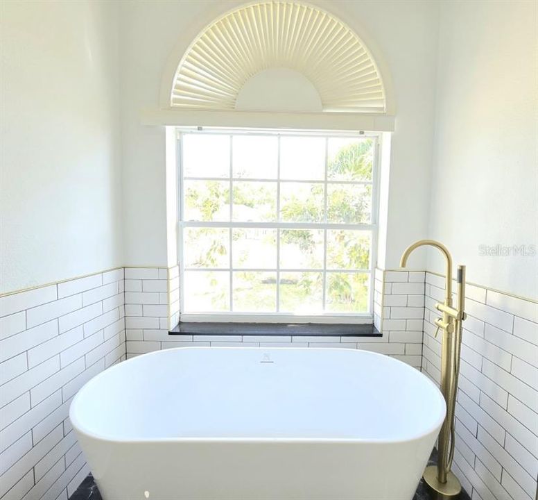 合同活跃: $319,900 (3 贝兹, 2 浴室, 1541 平方英尺)