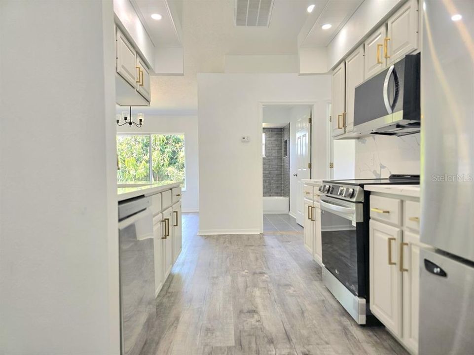 For Sale: $319,900 (3 beds, 2 baths, 1541 Square Feet)