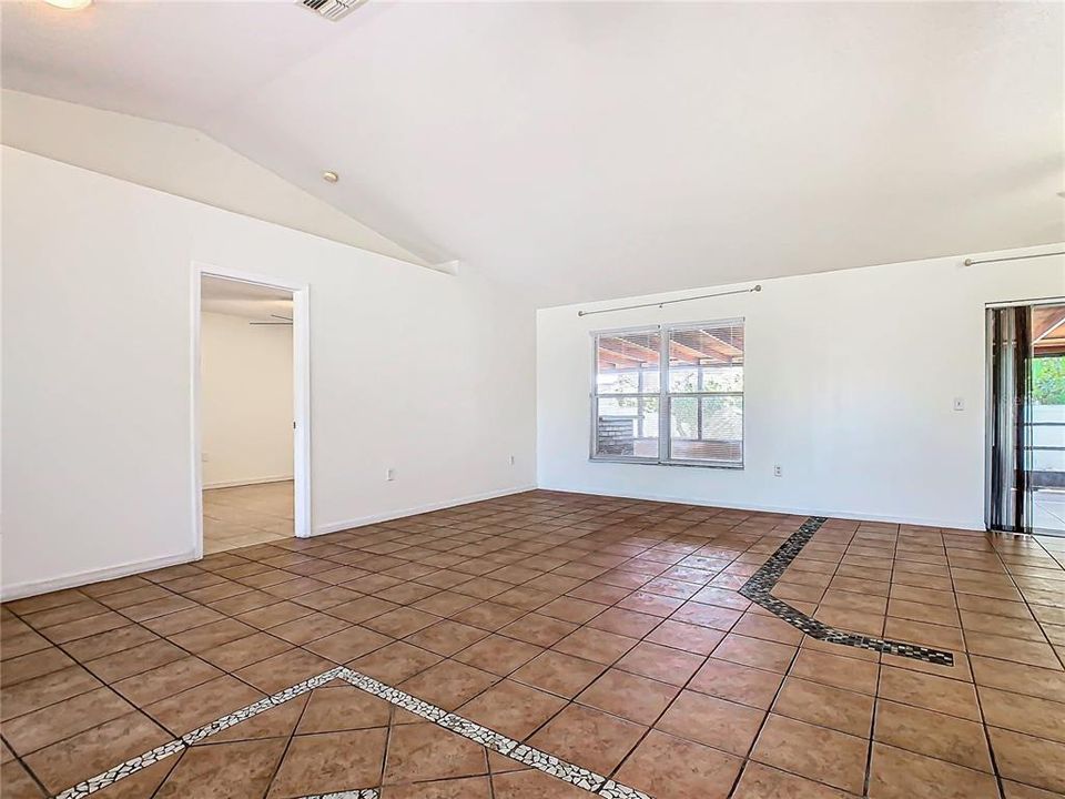 Active With Contract: $290,000 (3 beds, 2 baths, 1440 Square Feet)