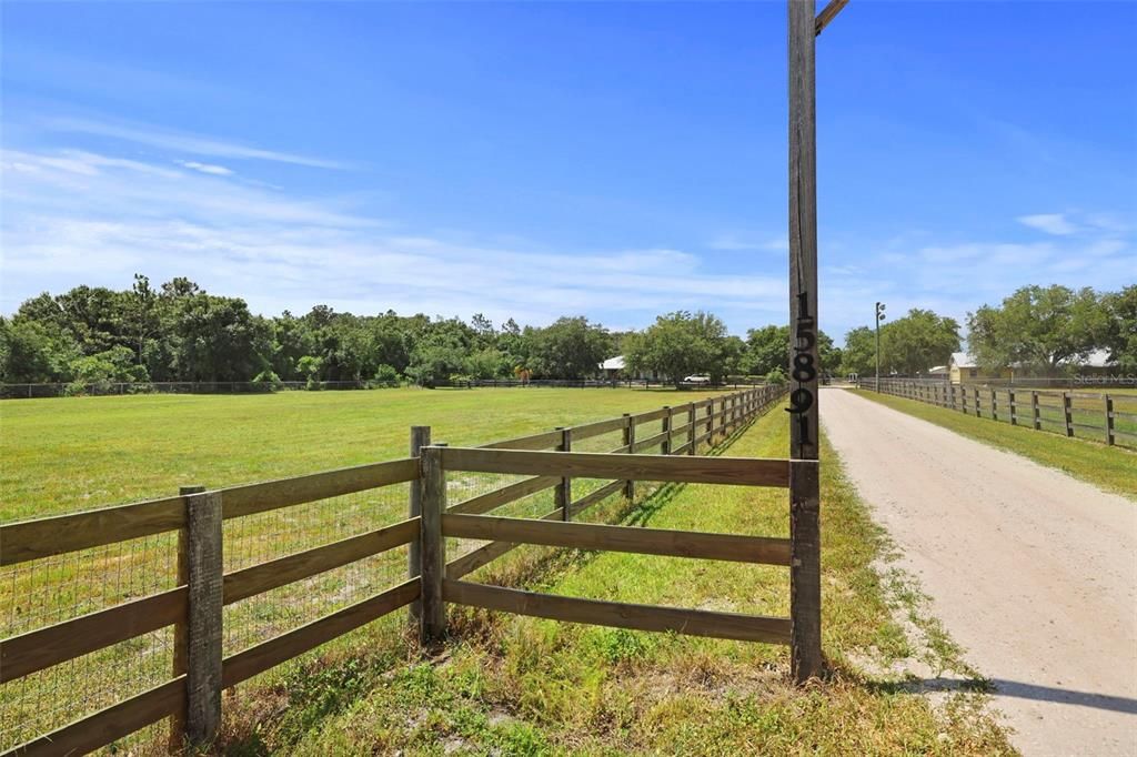 Active With Contract: $950,000 (3 beds, 2 baths, 1914 Square Feet)