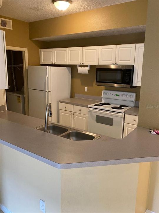 Recently Rented: $1,595 (2 beds, 2 baths, 1205 Square Feet)