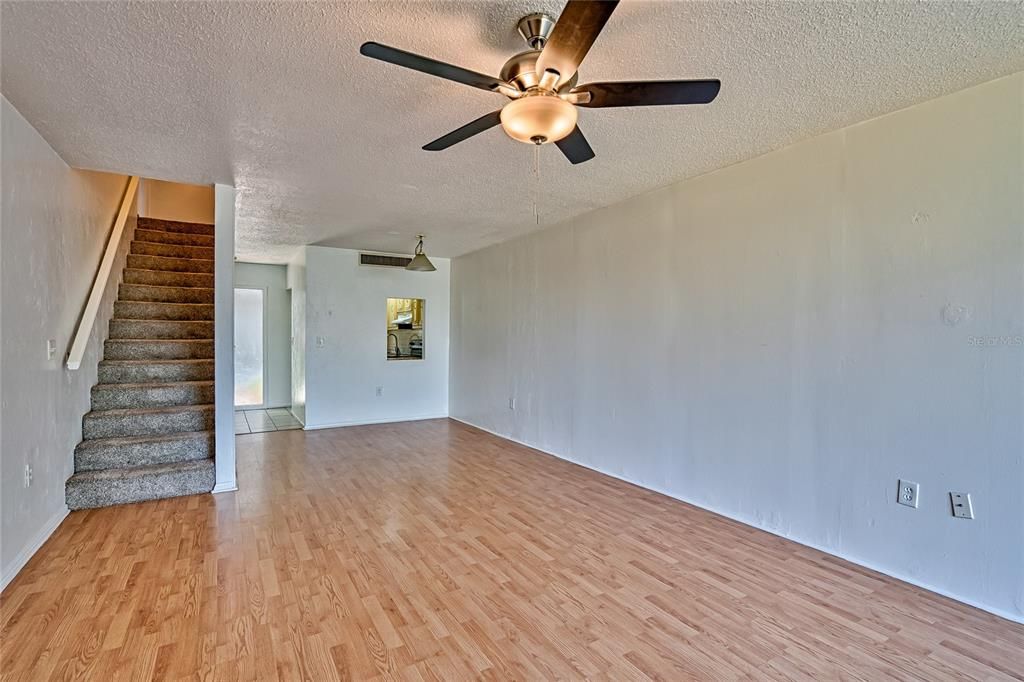 For Sale: $107,500 (2 beds, 2 baths, 1292 Square Feet)