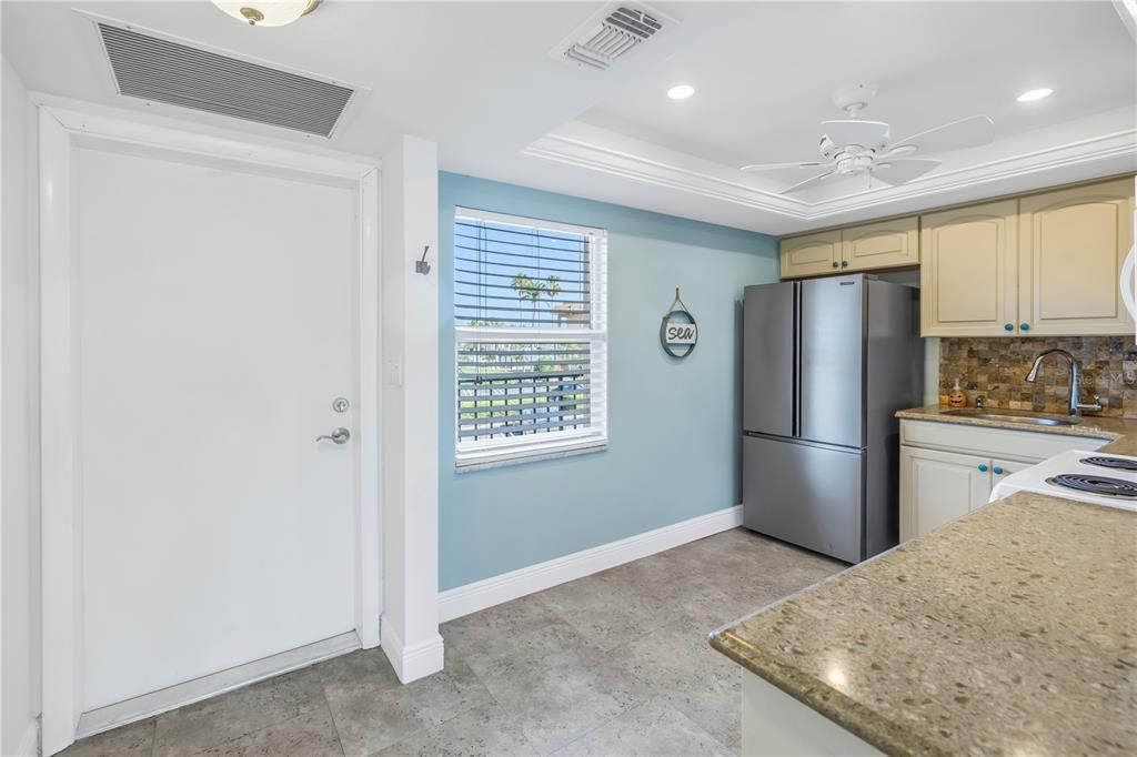 For Sale: $279,900 (2 beds, 2 baths, 1034 Square Feet)