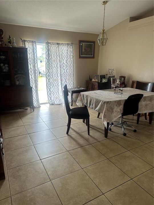 Activo con contrato: $199,900 (3 camas, 2 baños, 1318 Pies cuadrados)