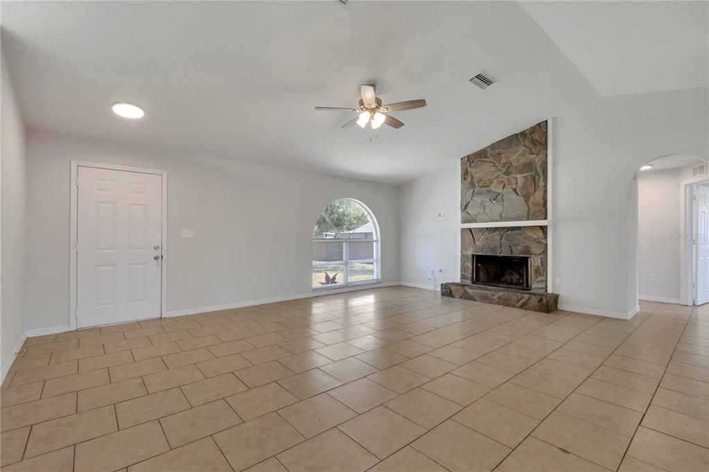 For Sale: $319,900 (3 beds, 2 baths, 1444 Square Feet)