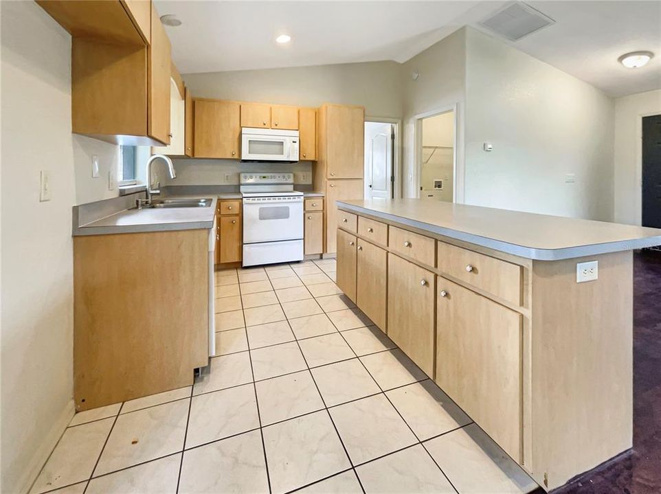 For Sale: $270,000 (3 beds, 2 baths, 1233 Square Feet)