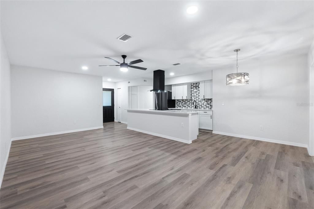 Active With Contract: $290,000 (4 beds, 2 baths, 1512 Square Feet)