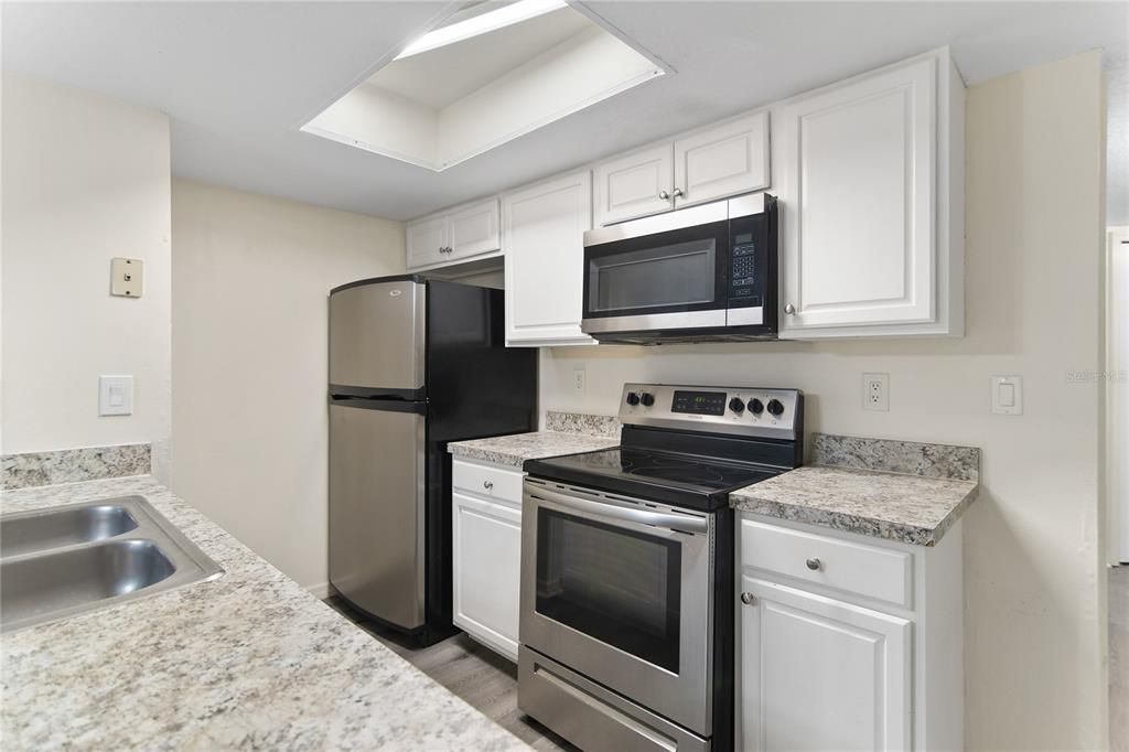 For Sale: $229,000 (3 beds, 2 baths, 1287 Square Feet)