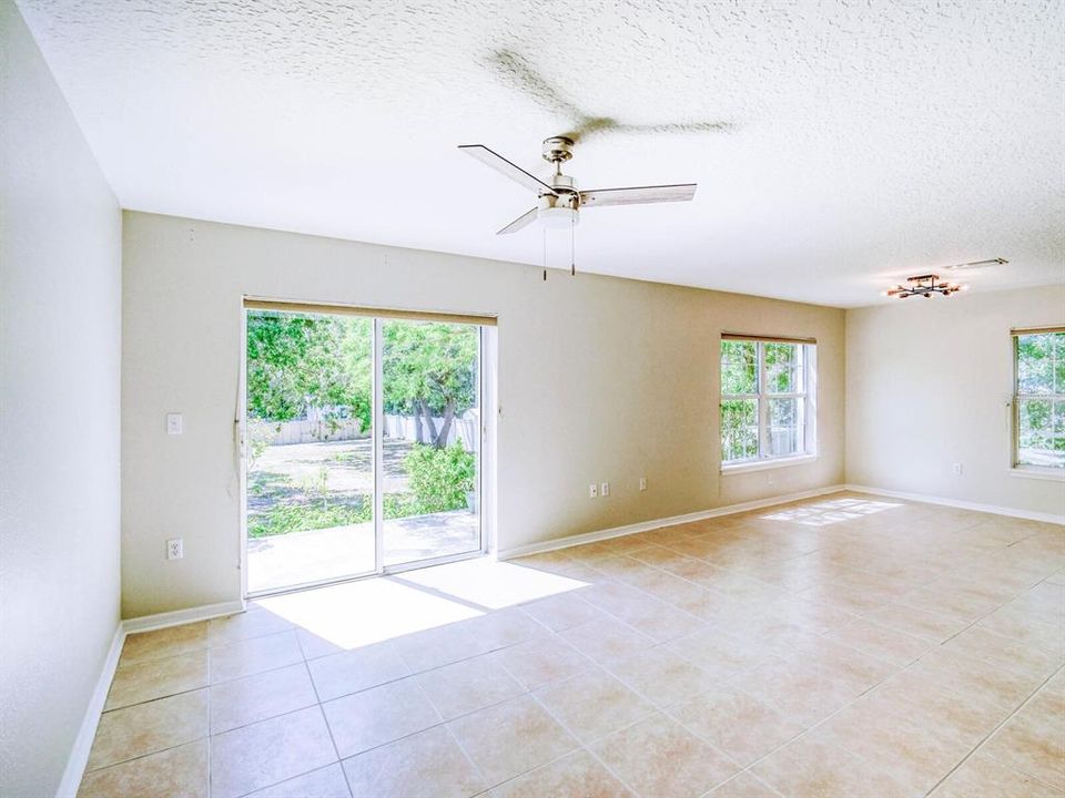 For Sale: $399,000 (3 beds, 2 baths, 1596 Square Feet)